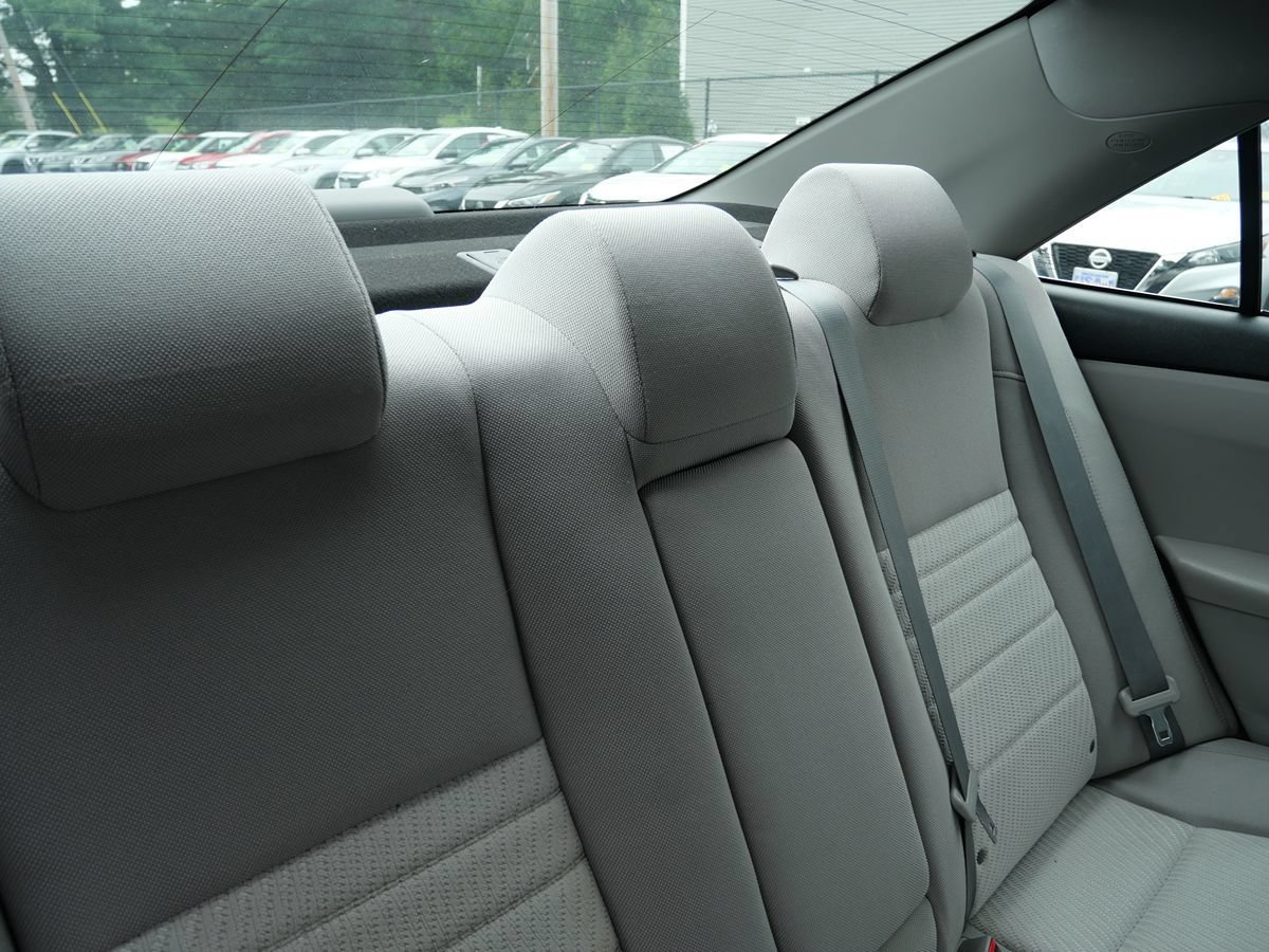 Used 2015 Toyota Camry LE FWD image 29