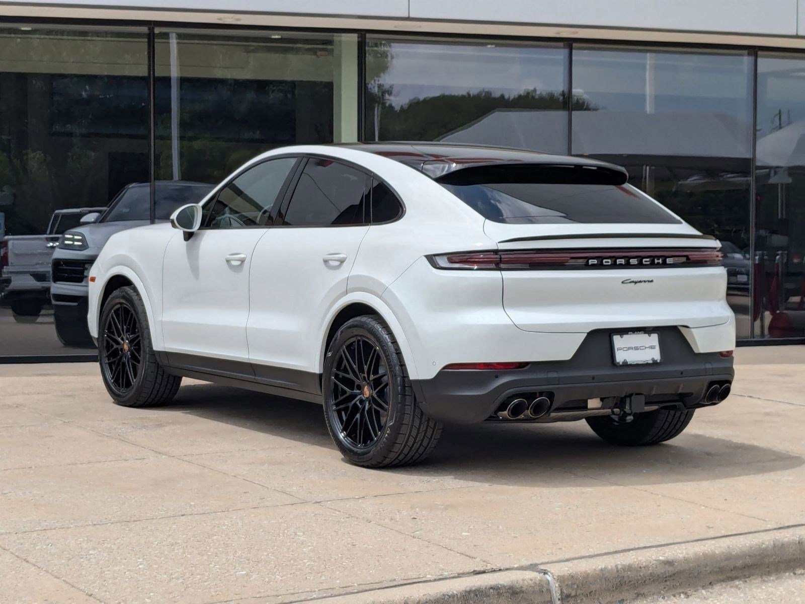 Certified 2025 Porsche Cayenne image 3
