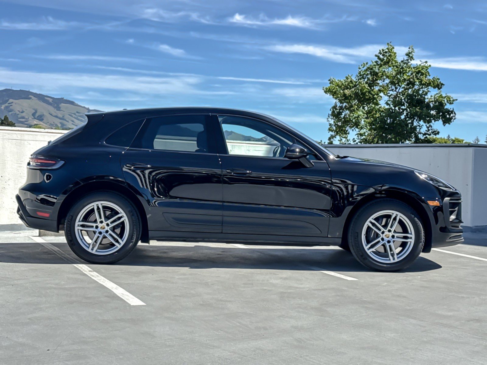 Used 2026 Porsche Macan AWD/4WD image 9