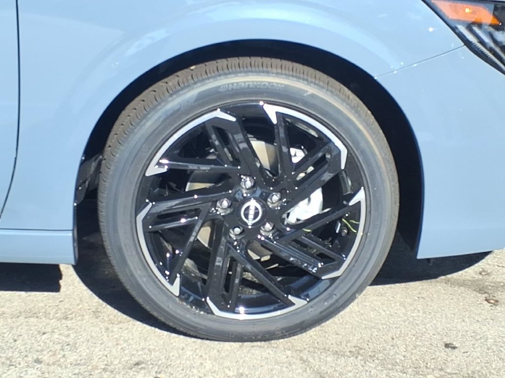 New 2026 Nissan Sentra SR w/ Floor Mat Package FWD image 4