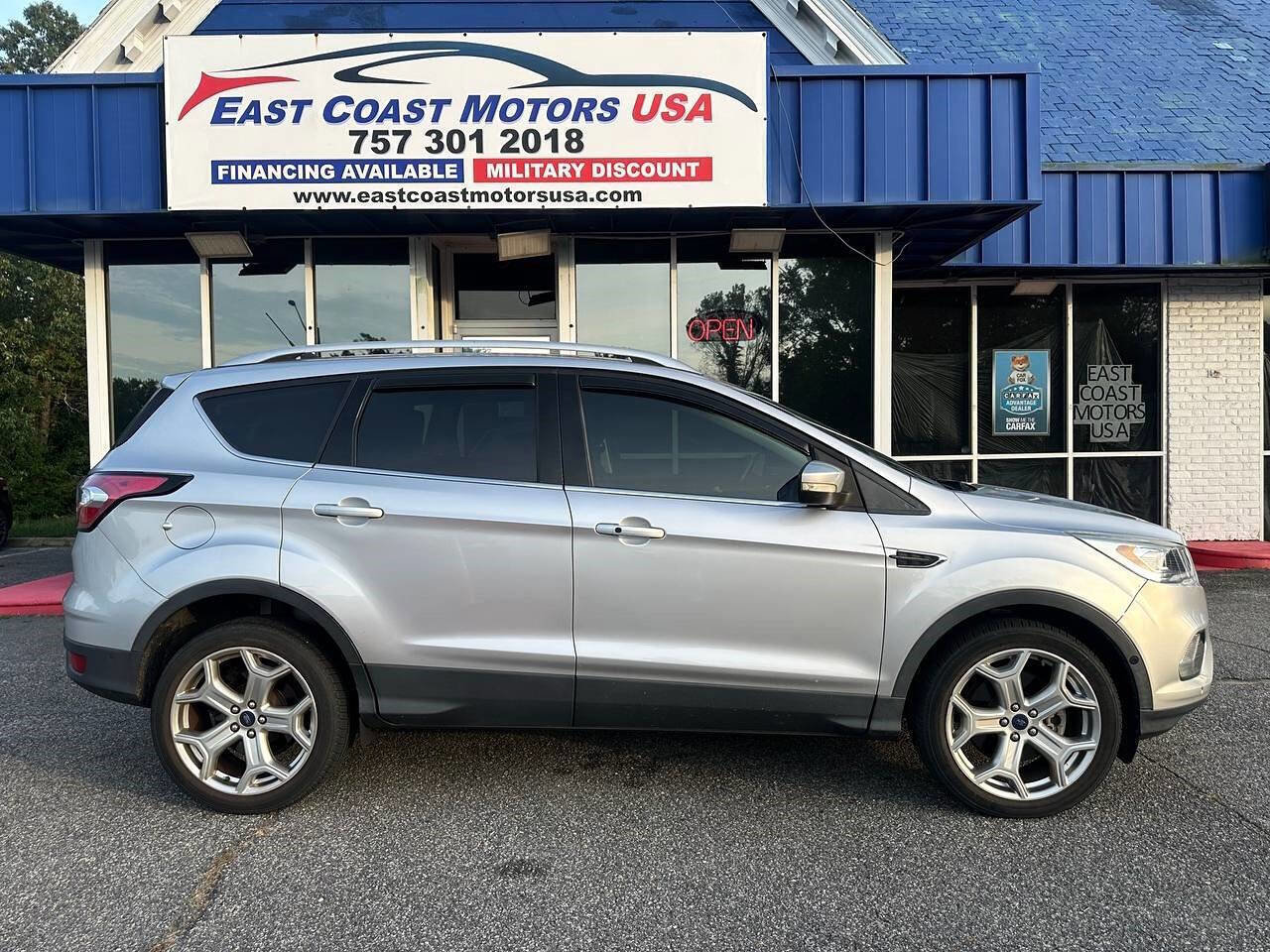 Used 2018 Ford Escape Titanium image 2