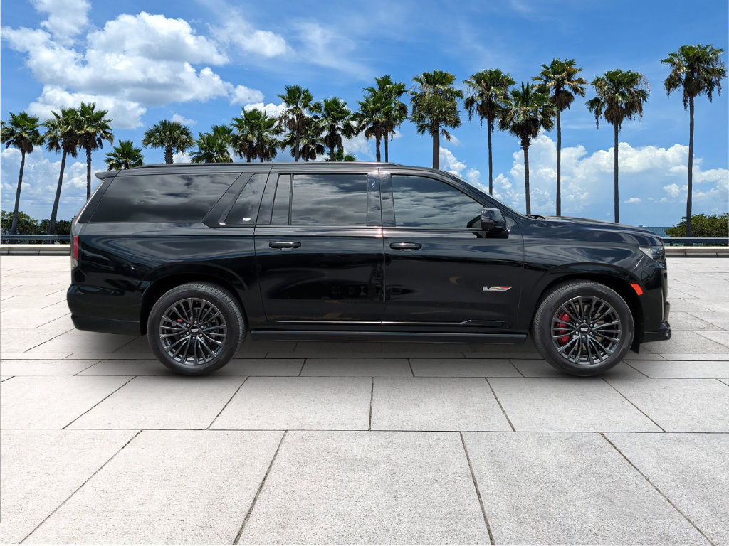 Used 2024 Cadillac Escalade ESV V AWD/4WD image 9