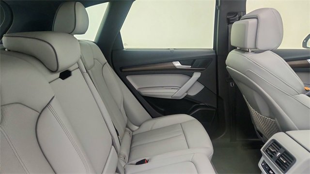 Used 2024 Audi Q5 e Prestige w/ Prestige Package image 27