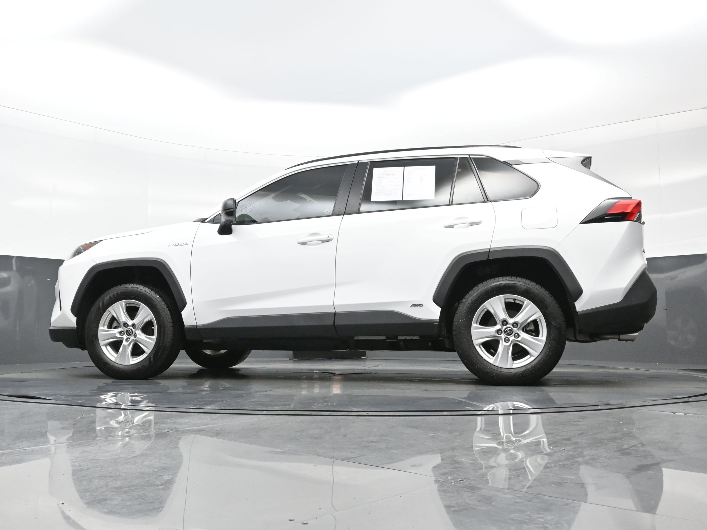 Used 2021 Toyota RAV4 LE AWD/4WD image 27