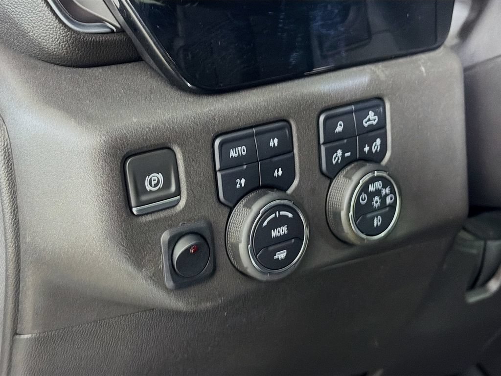 Used 2022 Chevrolet Silverado 1500 LT Trail Boss w/ LT Trail Boss Premium Package AWD/4WD image 11