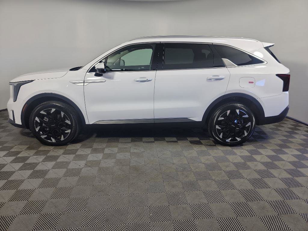 Certified 2025 Kia Sorento EX w/ Panoramic Sunroof Package image 11