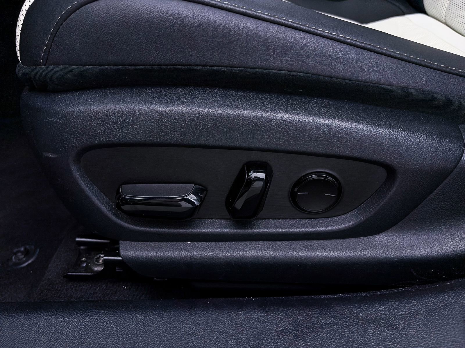 Used 2023 Lexus ES 300h F Sport w/ Accessory Package (Z2) FWD image 19