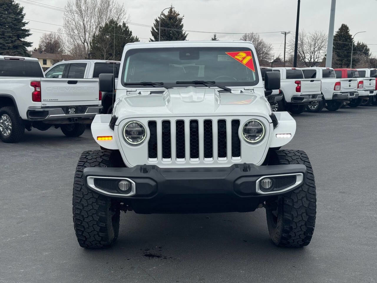 Used 2021 Jeep Wrangler Unlimited Sahara w/ Uconnect 4C Nav & Sound Group AWD/4WD image 2