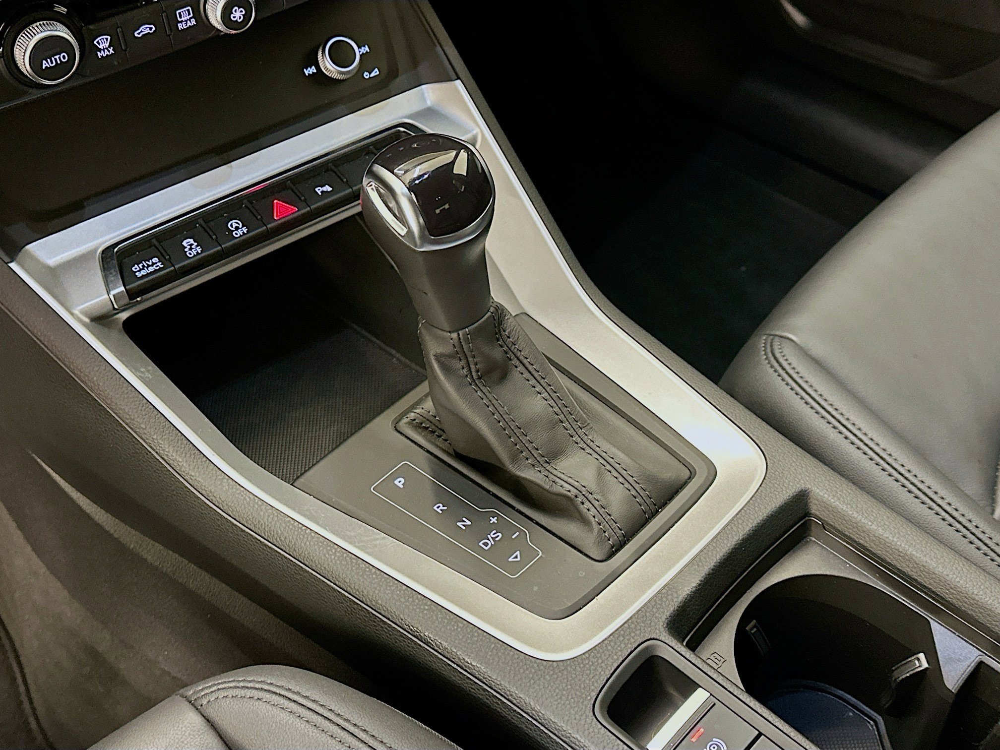 Used 2025 Audi Q3 2.0T Premium image 24