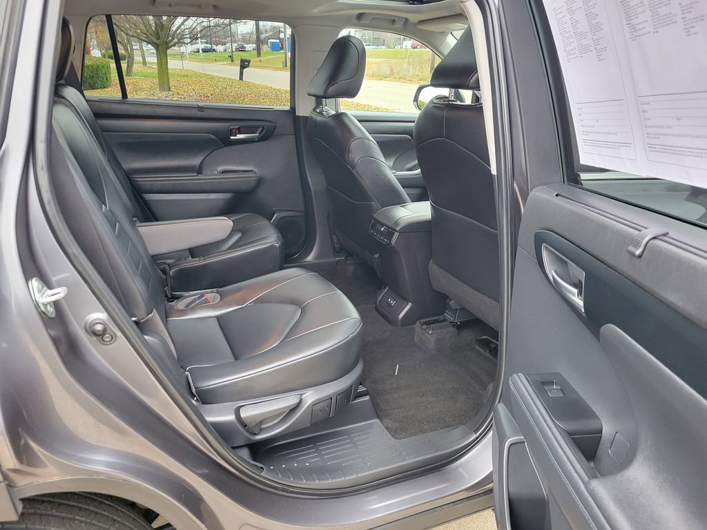 Used 2023 Toyota Highlander XLE image 53