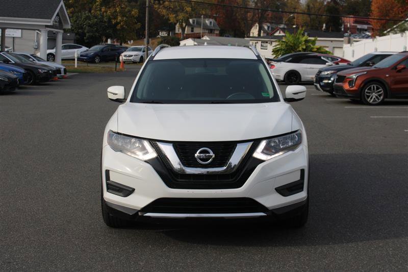 Used 2017 Nissan Rogue SV image 3