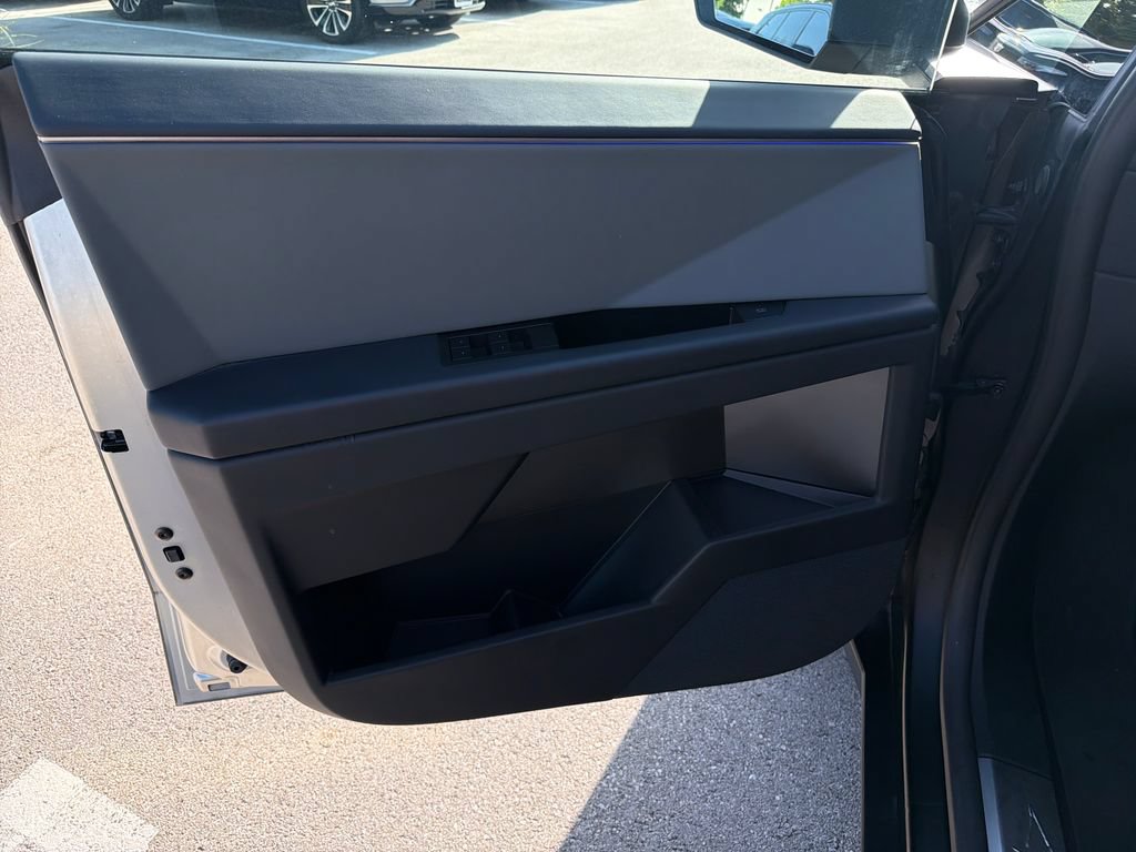 Used 2024 Tesla Cybertruck AWD Crew Cab image 18