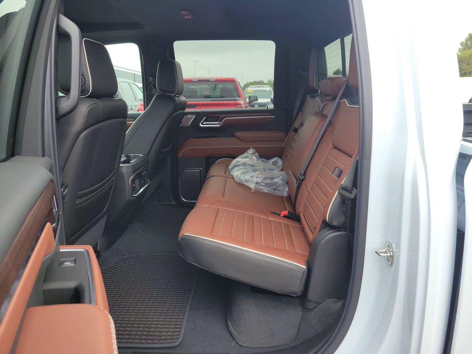 New 2026 GMC Sierra 2500 Denali Ultimate w/ LPO, Black Badging Package AWD/4WD image 11