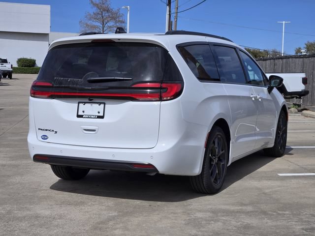 New 2026 Chrysler Pacifica Limited w/ Uconnect Theater Family Group FWD image 4