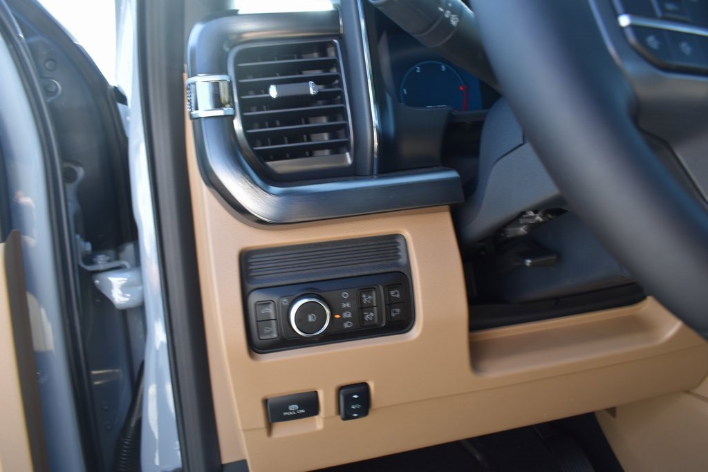 Used 2025 Ford F450 Lariat w/ FX4 Off-Road Package image 23