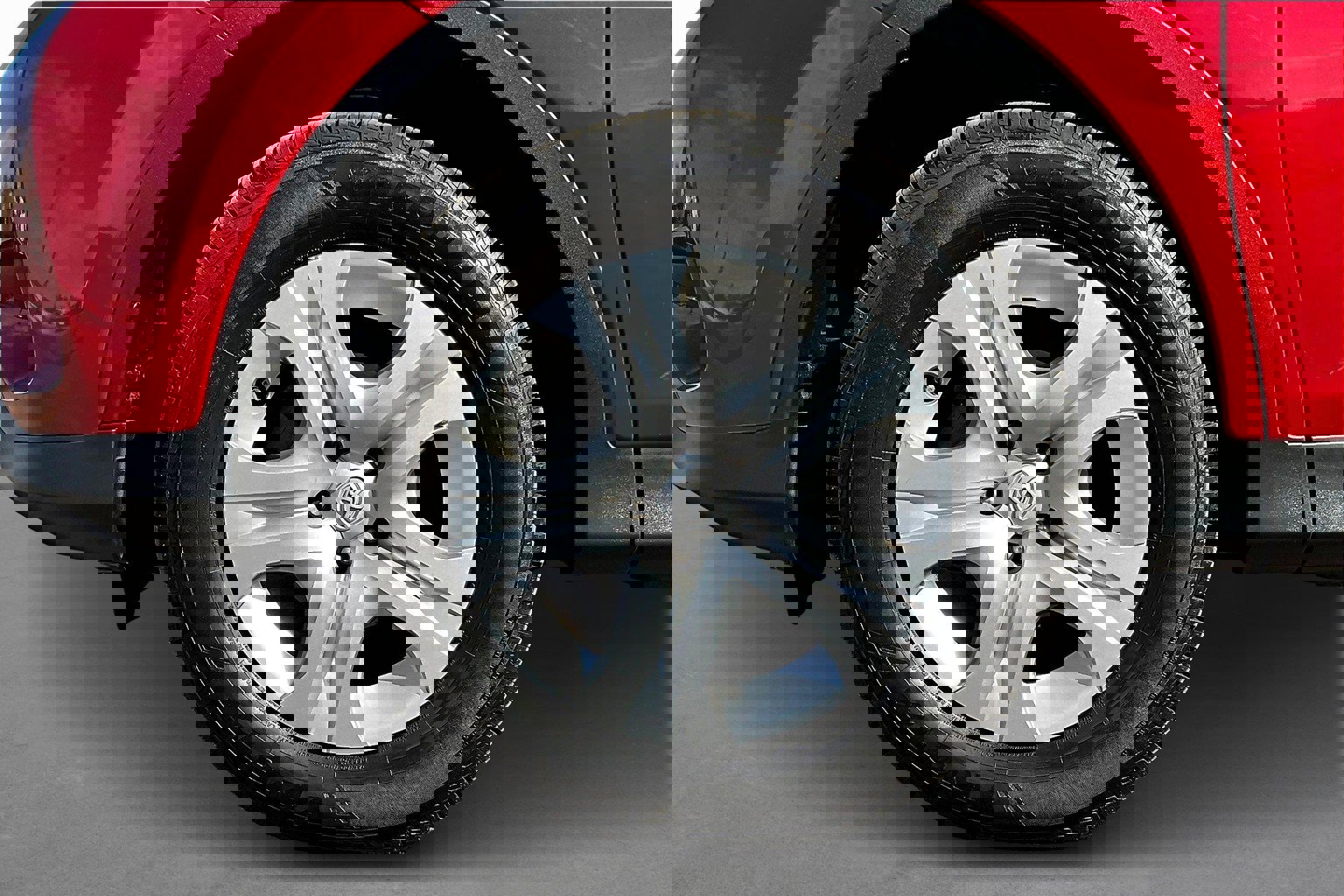 Used 2015 Toyota RAV4 LE image 8