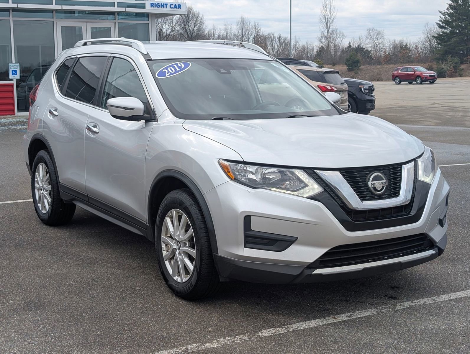 Used 2019 Nissan Rogue SV image 3