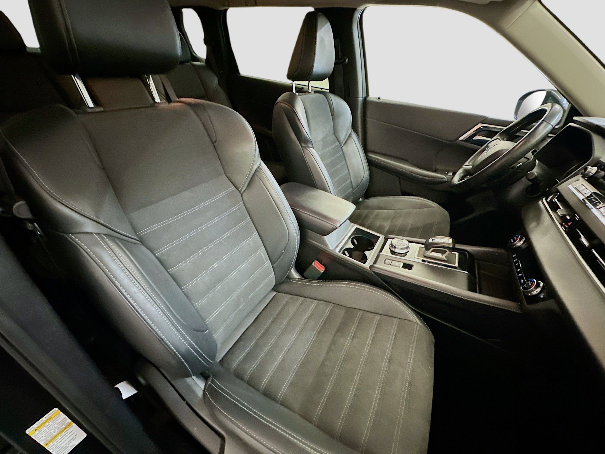 Used 2024 Mitsubishi Outlander SE image 33