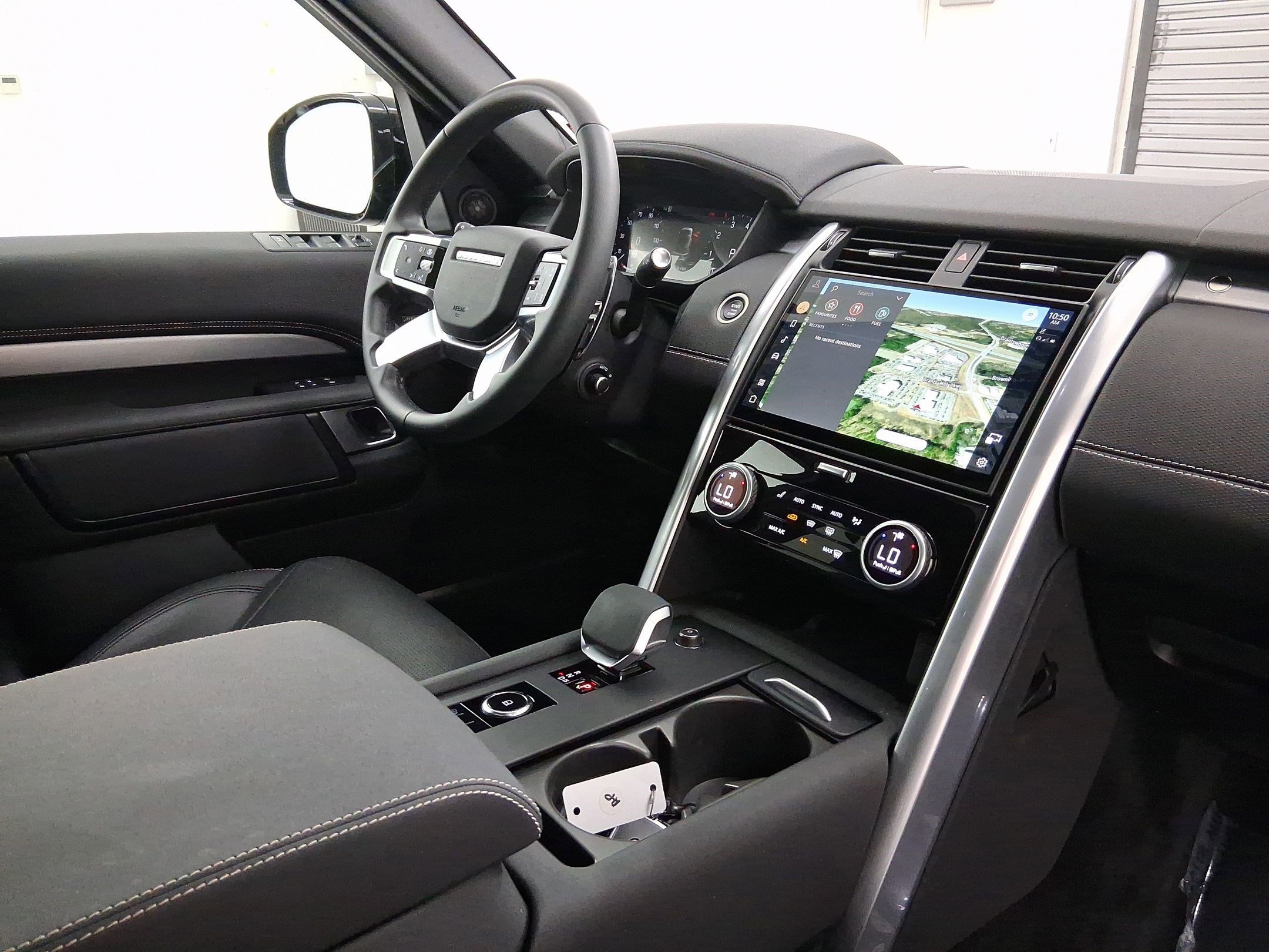 Used 2025 Land Rover Discovery Dynamic SE image 20