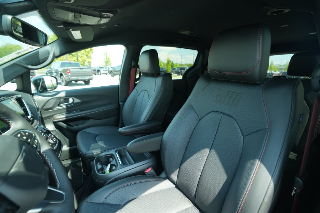 New 2027 Chrysler Pacifica Select FWD image 38