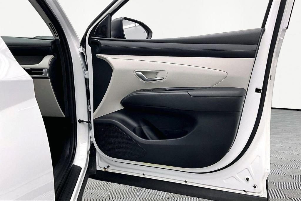 Used 2025 Hyundai Tucson SE image 24