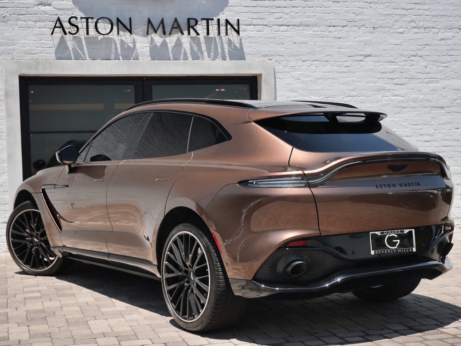 Used 2024 Aston Martin DBX AWD/4WD image 2