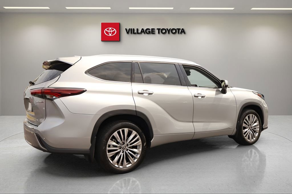 Certified 2024 Toyota Highlander Platinum AWD/4WD image 5