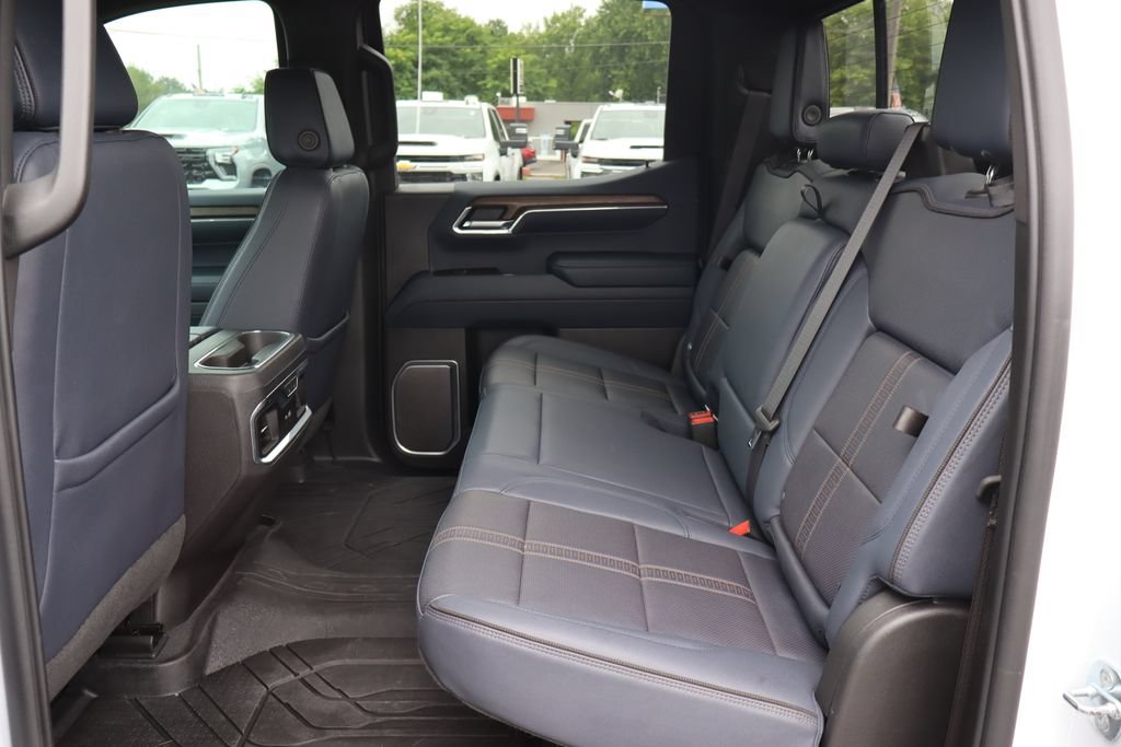 Used 2023 Chevrolet Silverado 1500 High Country w/ High Country Premium Package AWD/4WD image 21