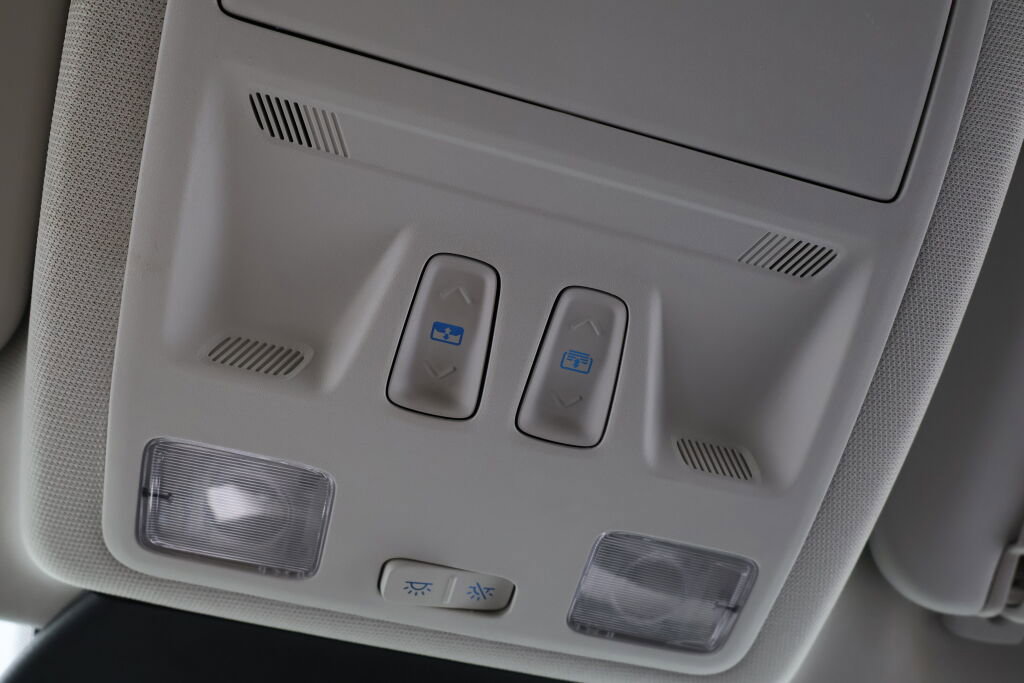 Used 2022 Ford Escape SE w/ SE Sport Appearance Package image 39