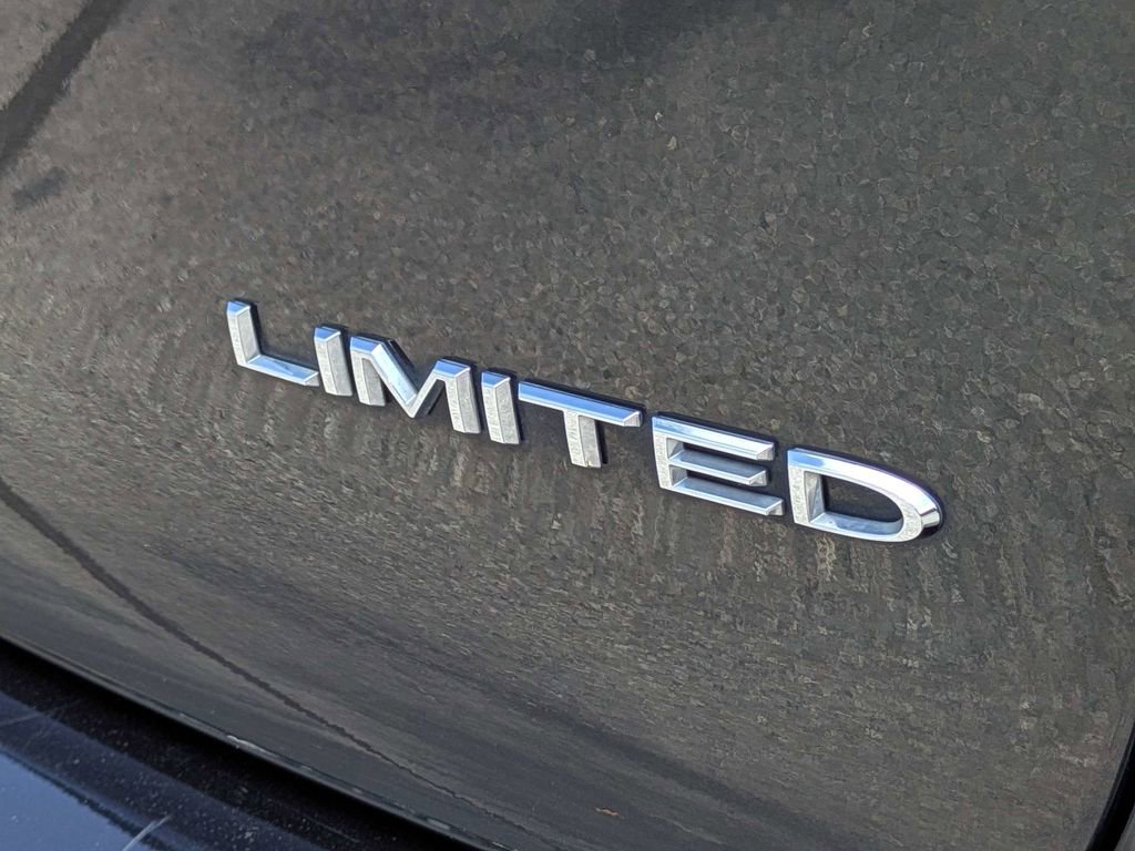 Used 2022 Chrysler Pacifica Limited FWD image 13
