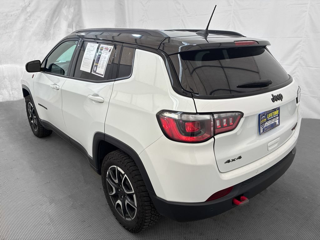 Used 2025 Jeep Compass Trailhawk AWD/4WD image 5