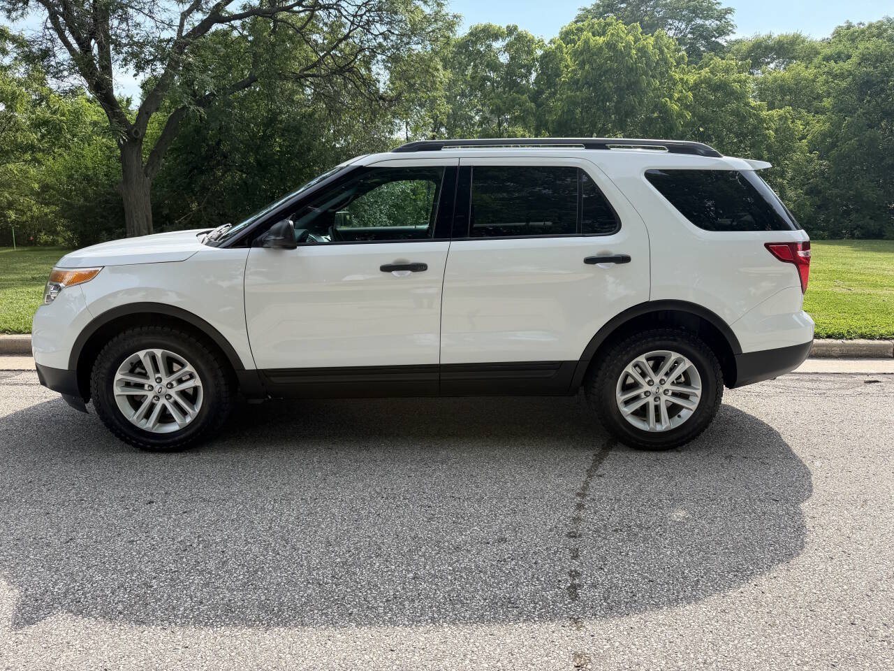 Used 2015 Ford Explorer 4WD image 2