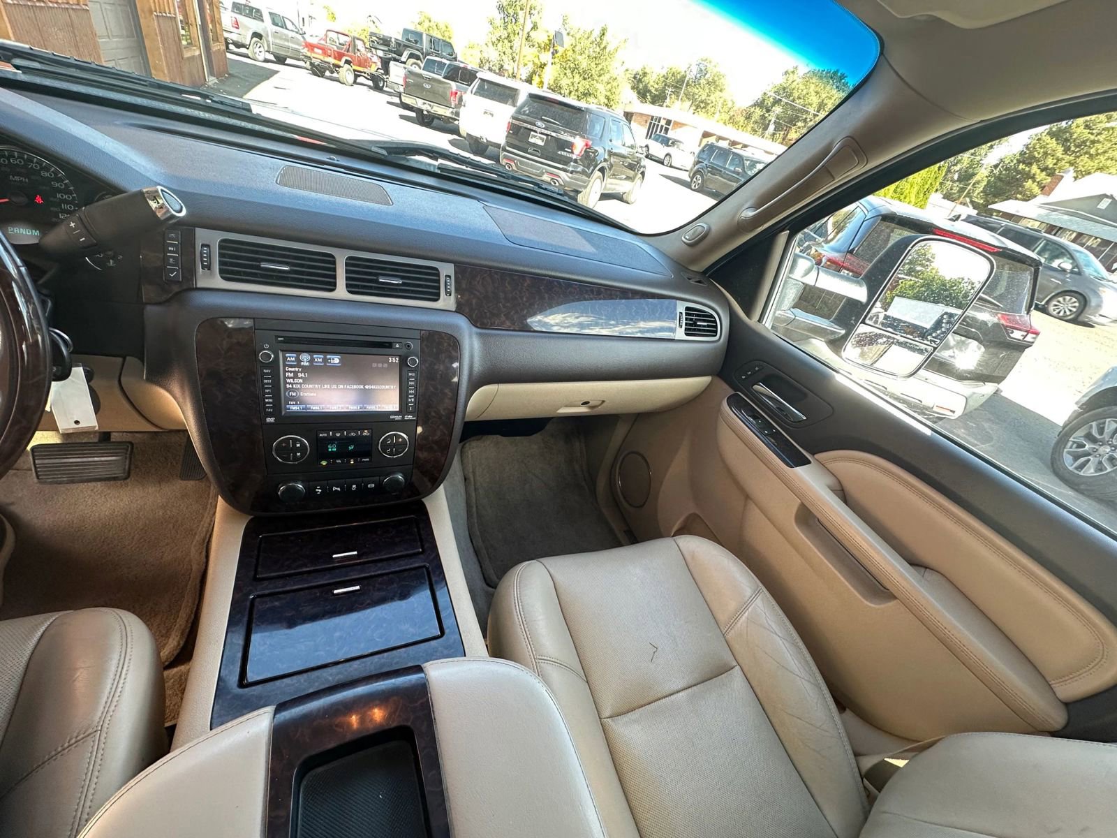 Used 2014 GMC Sierra 2500 Denali w/ Suspension Package, Off-Road image 13