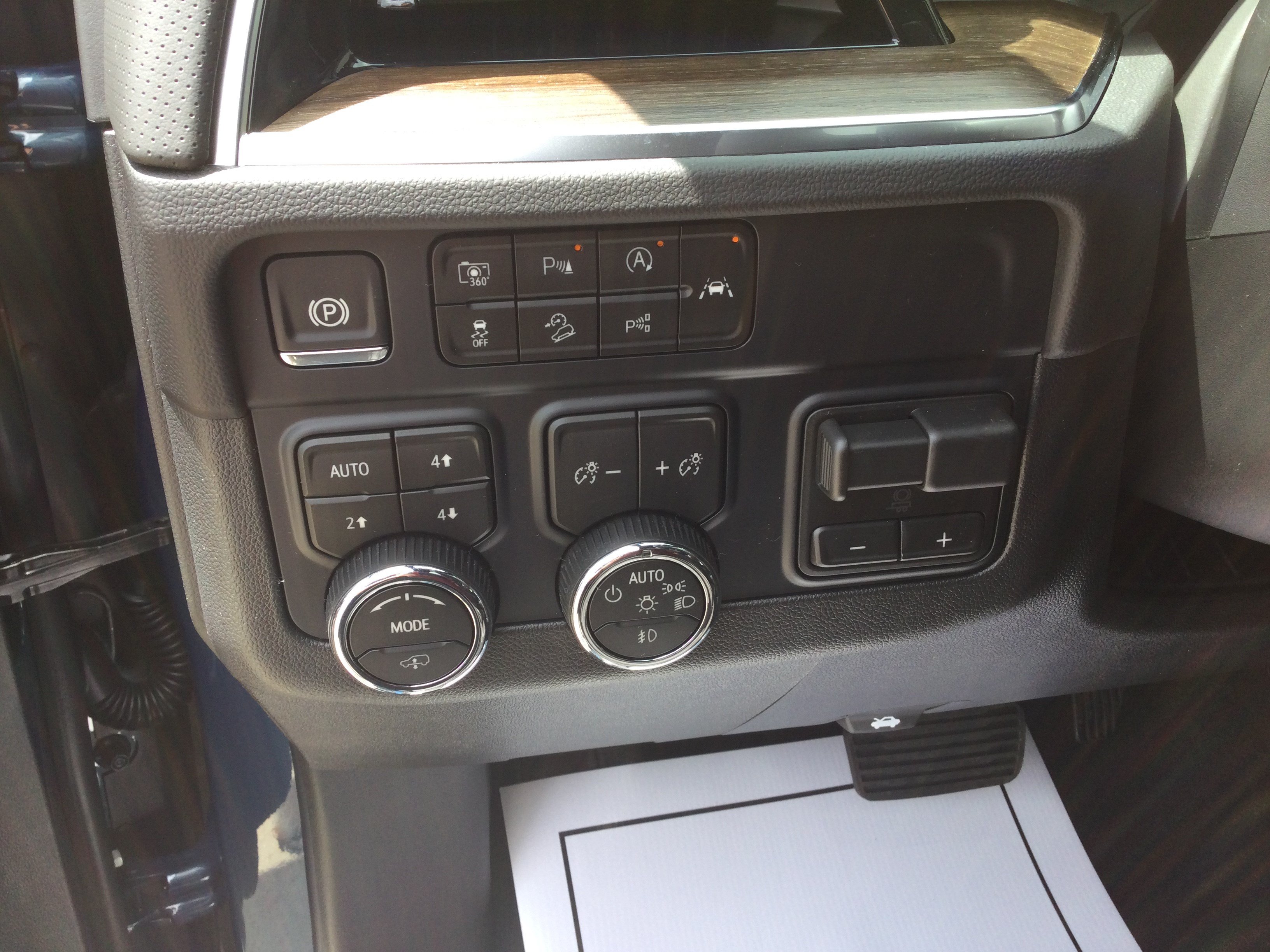 New 2026 Chevrolet Suburban High Country AWD/4WD image 12