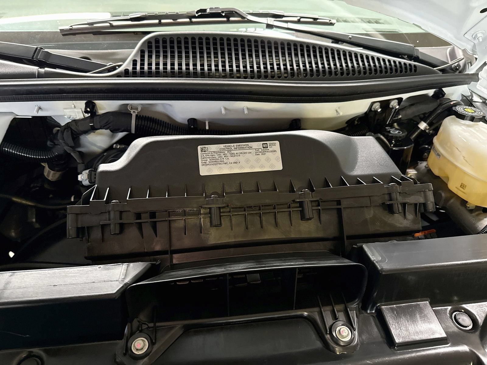 Used 2025 Chevrolet Express 2500 w/ Driver Convenience Package RWD image 28