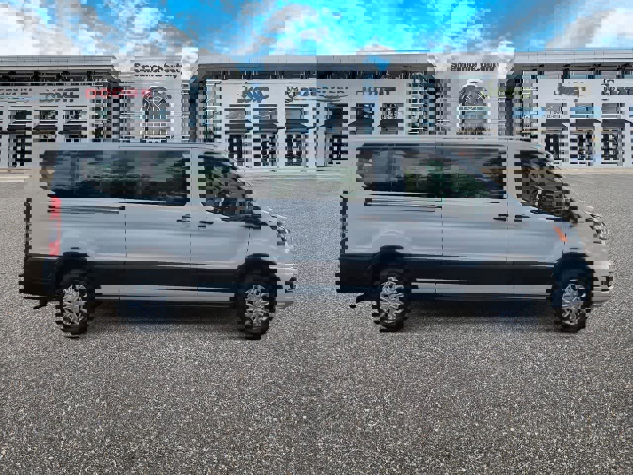 Used 2023 Ford Transit 350 XLT image 9