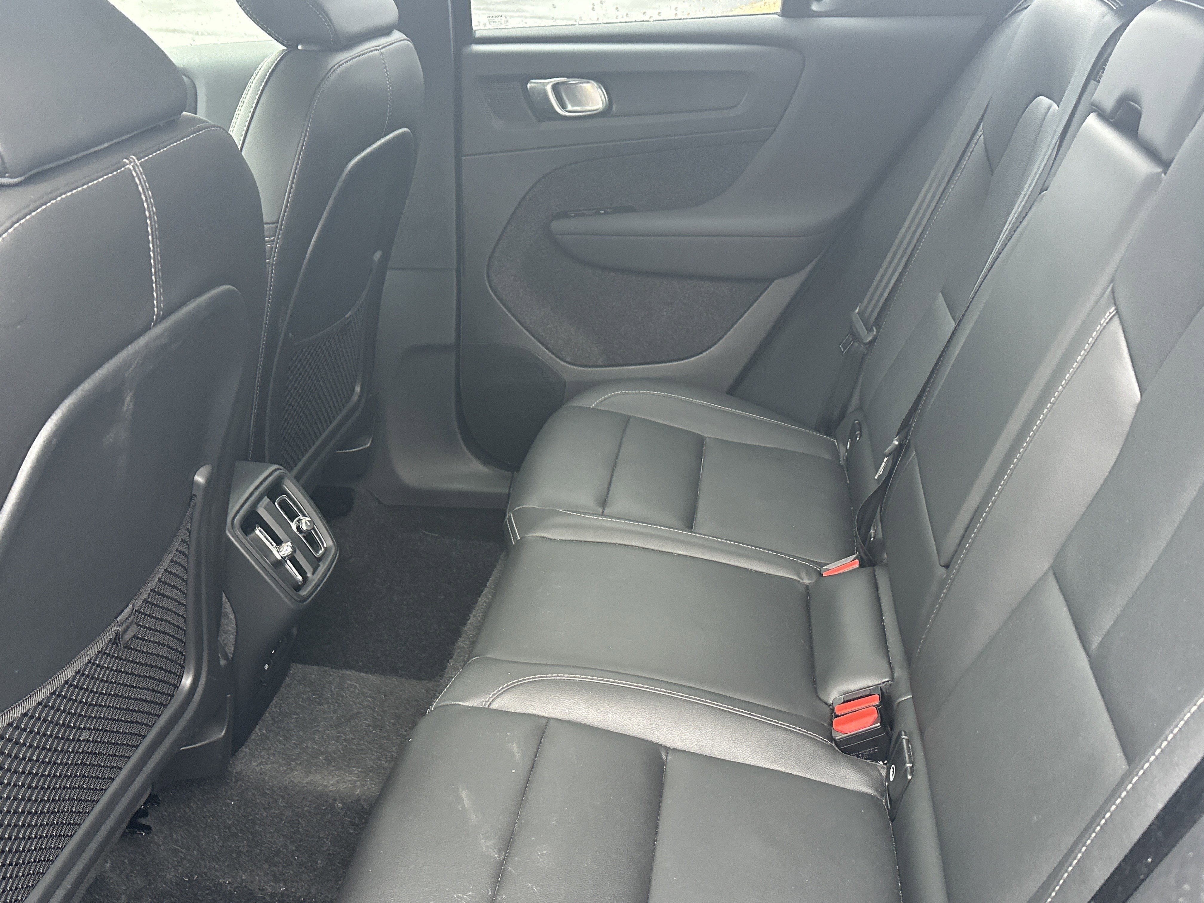 Used 2025 Volvo XC40 B5 Ultra image 22