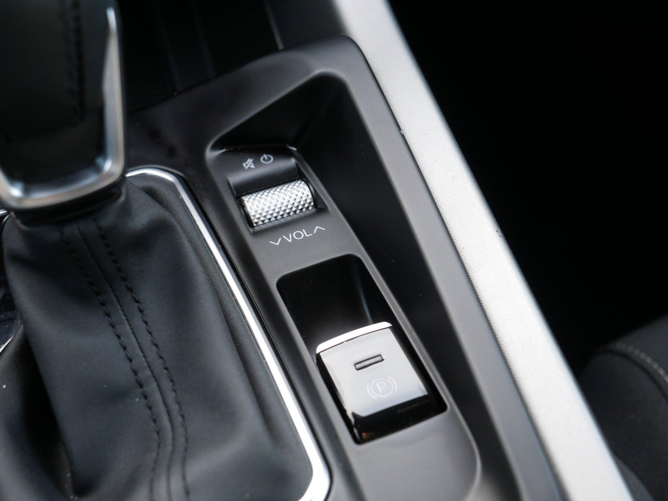 Used 2025 Alfa Romeo Tonale image 32