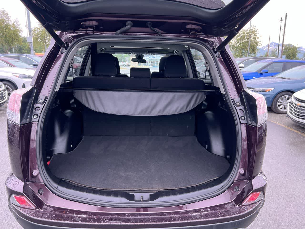 Used 2018 Toyota RAV4 XLE FWD image 26