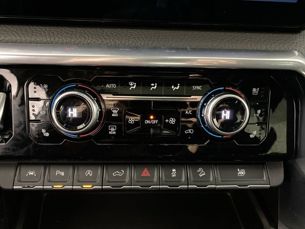 Used 2023 GMC Sierra 1500 Denali AWD/4WD image 18