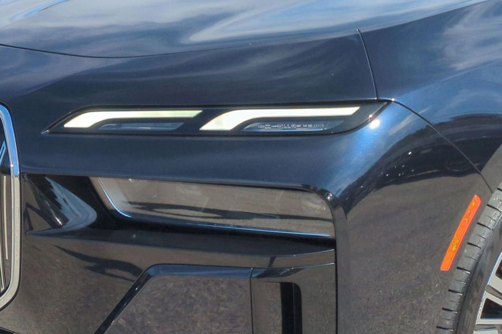 Used 2023 BMW 740i w/ Parking Assistance Package image 23