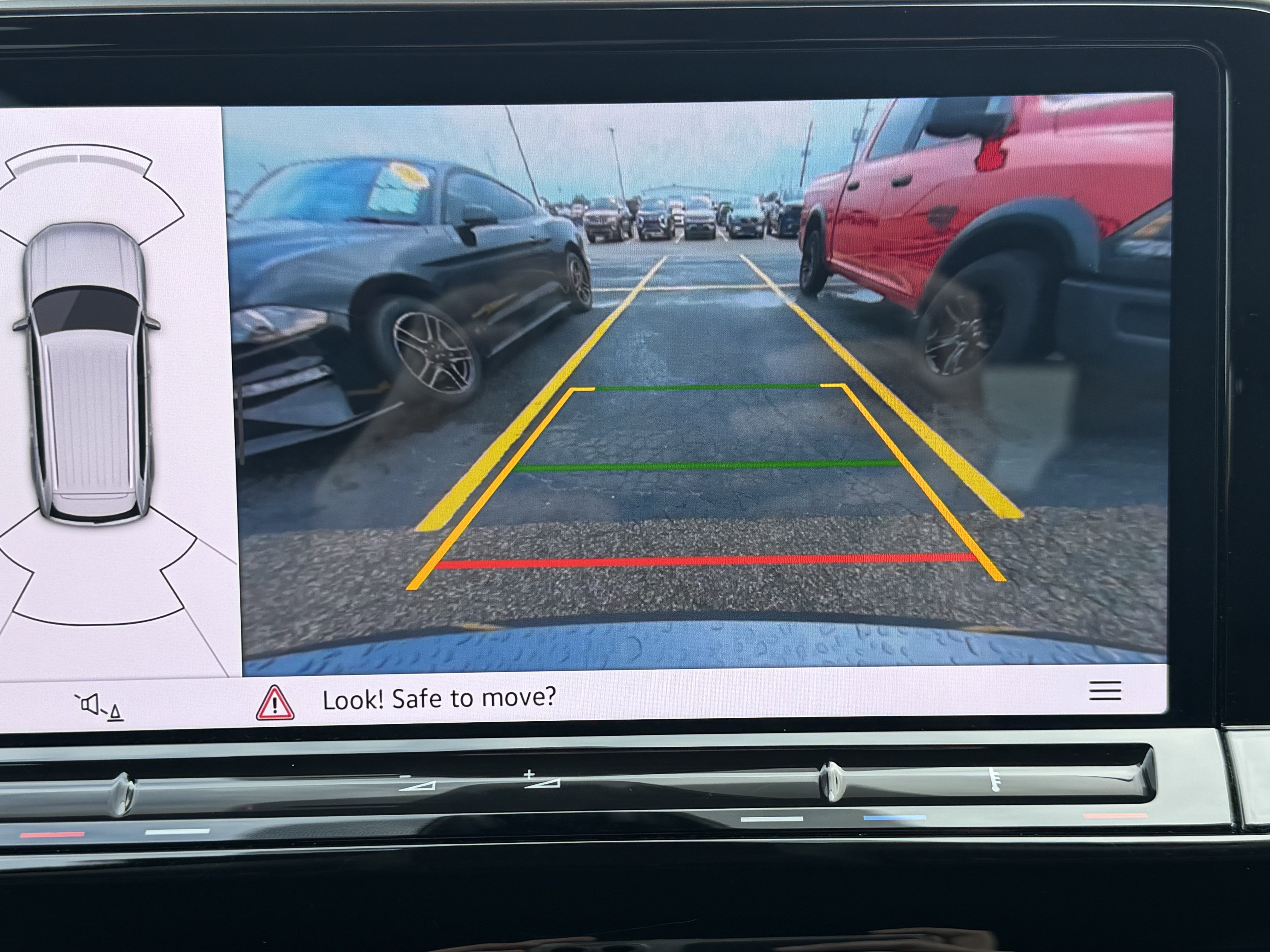 Used 2025 Volkswagen Atlas SE image 13