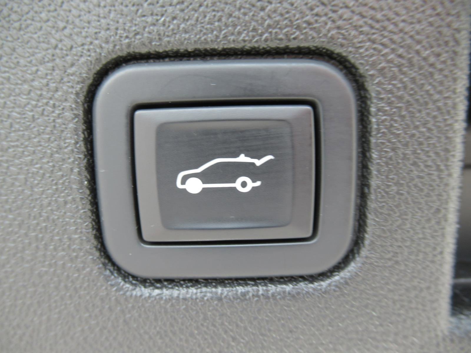 Used 2022 Chevrolet Equinox RS w/ RS Leather Package FWD image 34