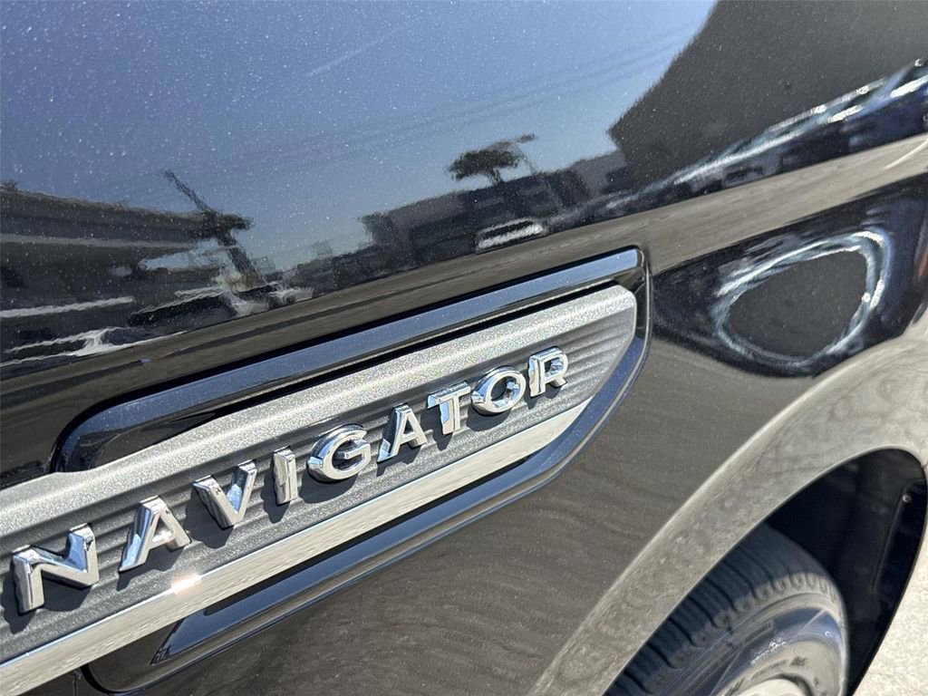 Used 2024 Lincoln Navigator Premiere image 30