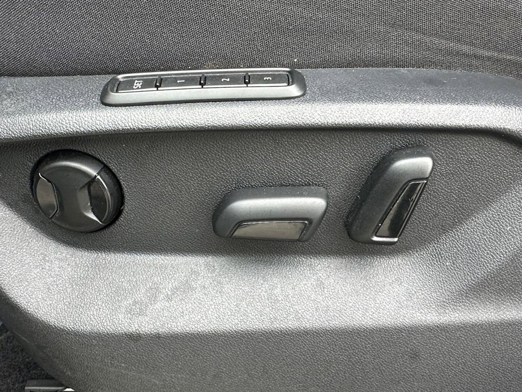 Used 2021 Volkswagen Atlas SEL Premium image 10