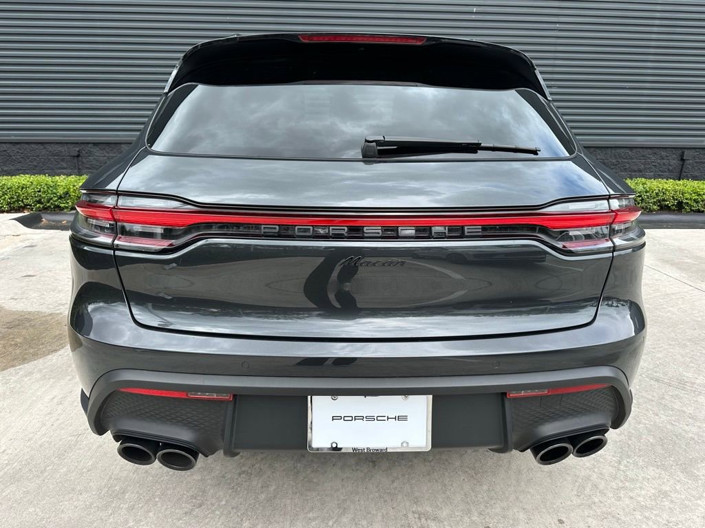 Certified 2025 Porsche Macan image 12