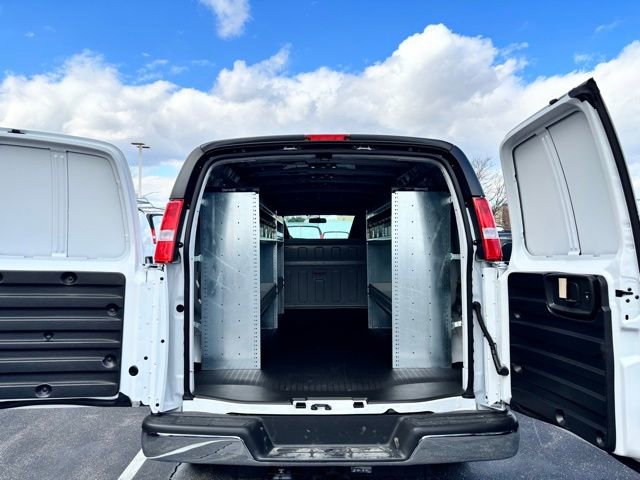 New 2026 GMC Savana 3500 w/ Driver Convenience Package RWD image 6
