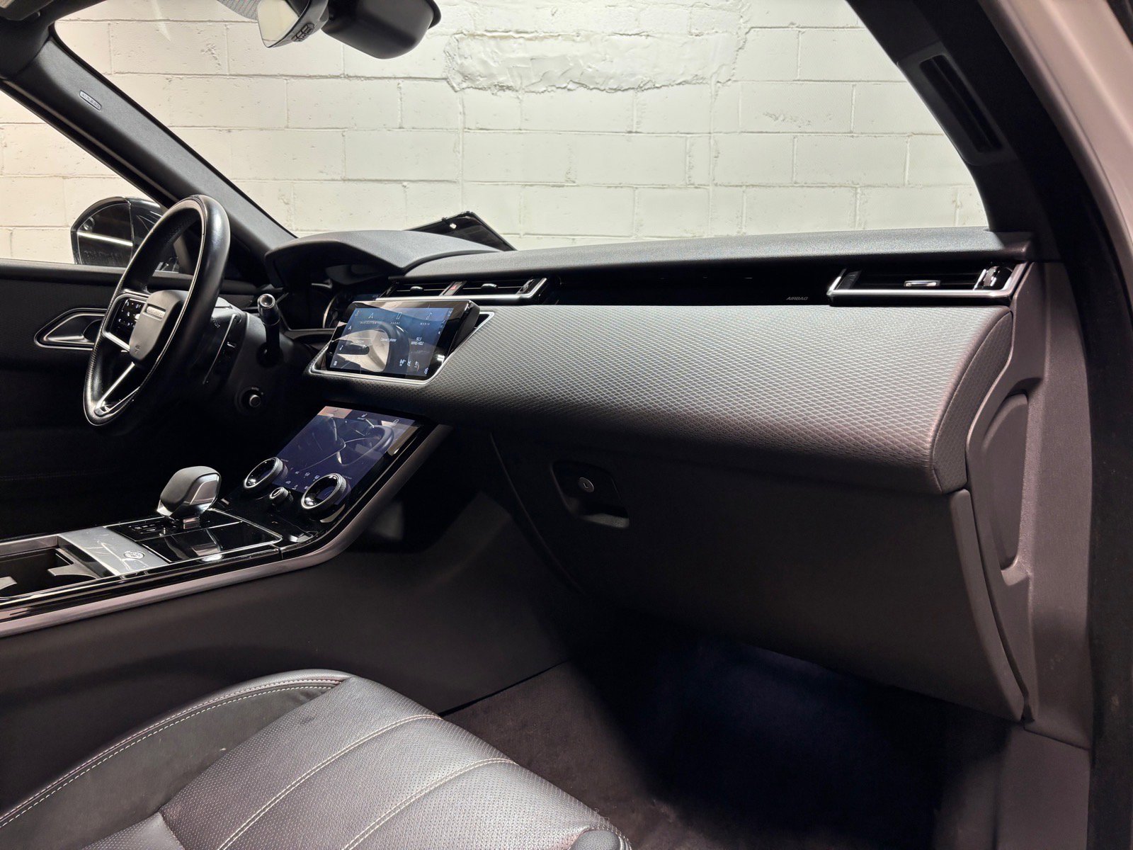 Used 2022 Land Rover Range Rover Velar R-Dynamic S AWD/4WD image 31