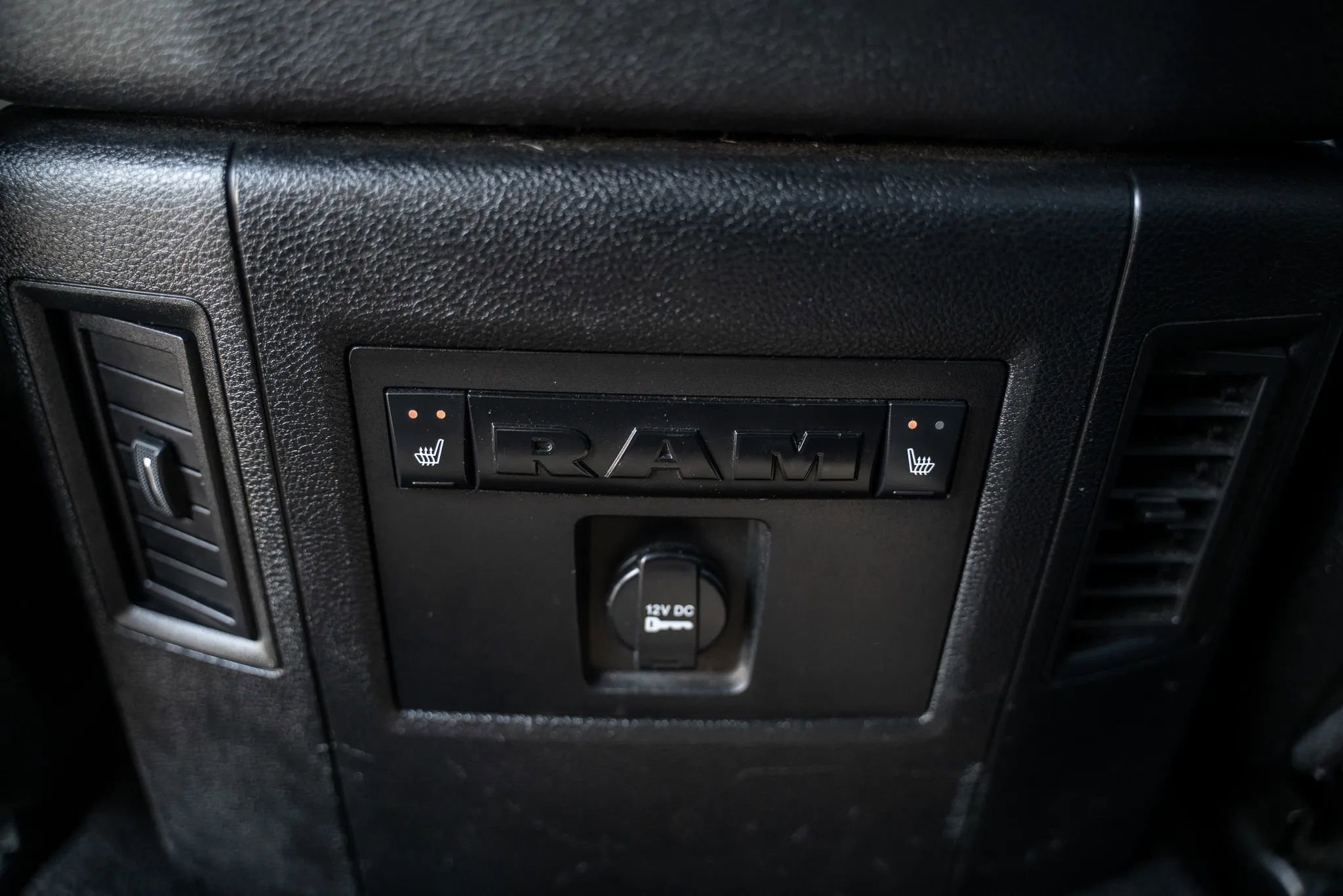 Used 2013 RAM 1500 Laramie w/ Convenience Group image 9