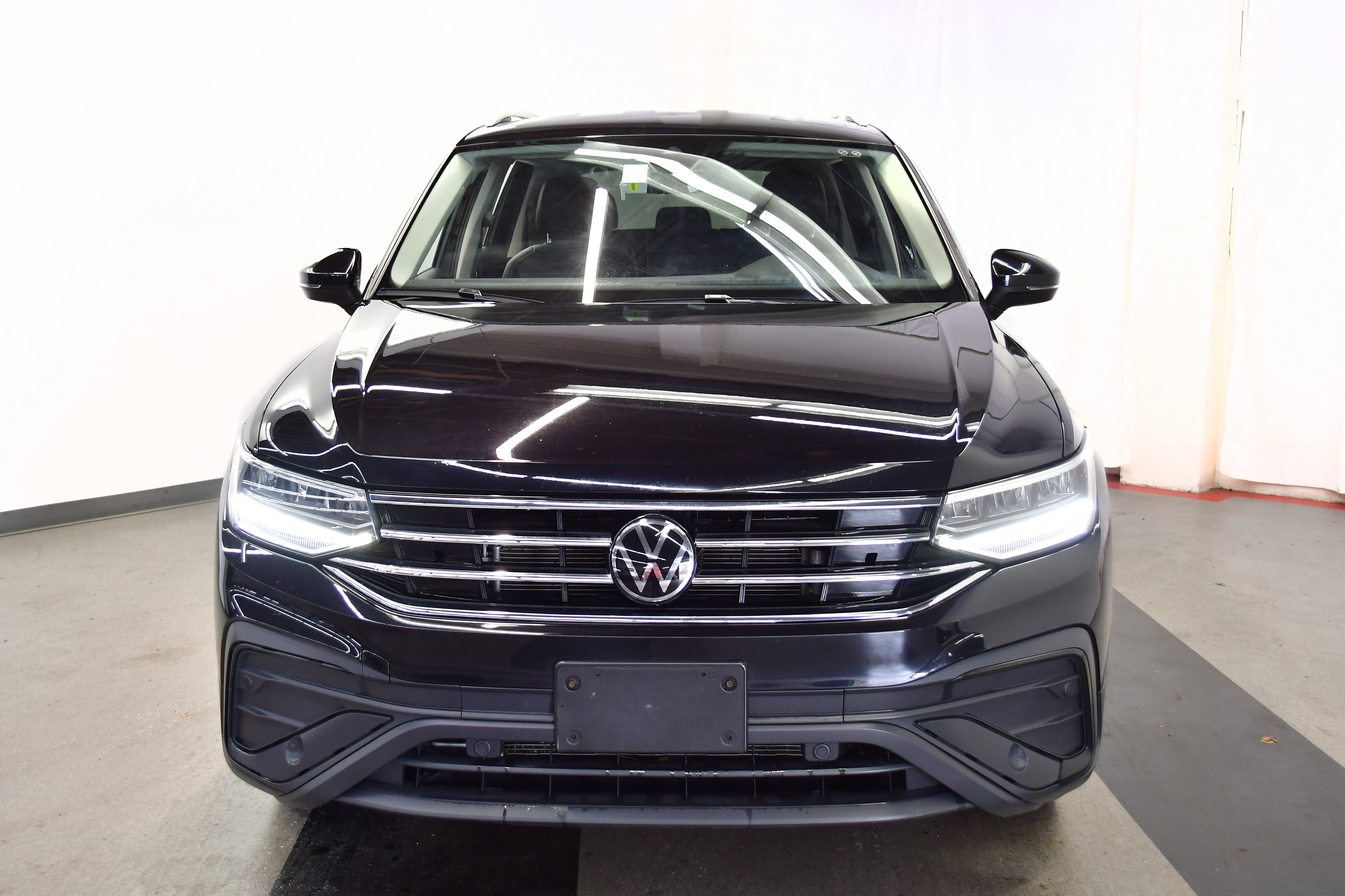 Used 2024 Volkswagen Tiguan SE image 3